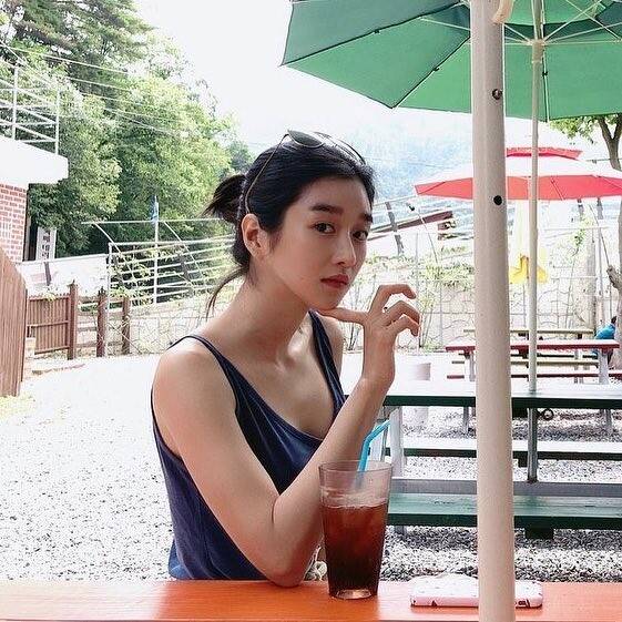 示范|徐睿知《虽然是精神病但没关系》高冷难亲近？完美示范男友视角夏日女友风格