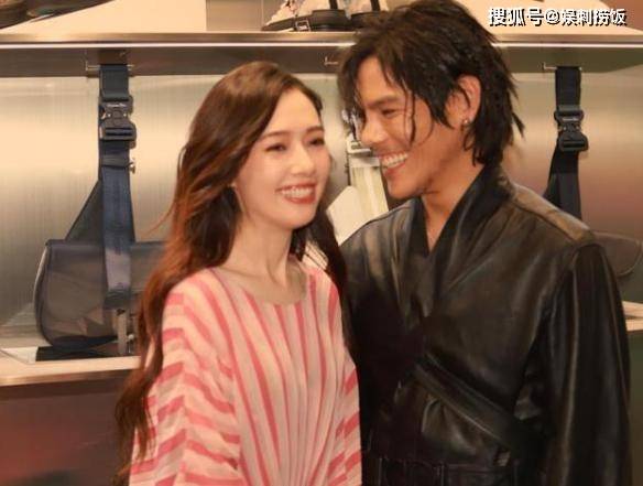 向太回应网传向佐飞台北：正在办理手续，可能