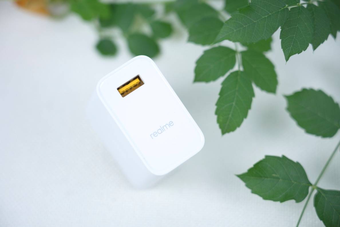 测评盘点|闪充大电池告别5G时代电量焦虑 realme真我V5手机体验