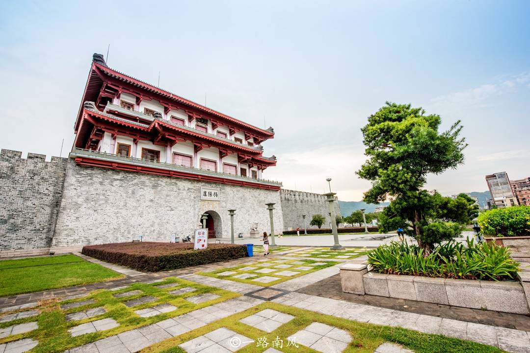 让很多游客感到意外的是原来的揭阳楼并不在如今的揭阳市,而是在潮州