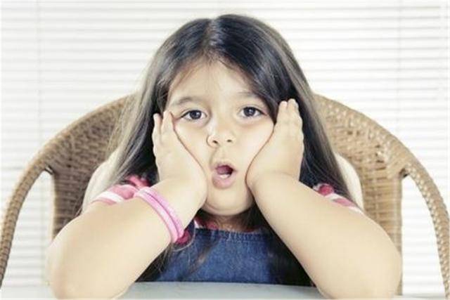 孩子|再见面妈妈险些认不出：最佳饲养员女儿送去奶奶家养了3个月