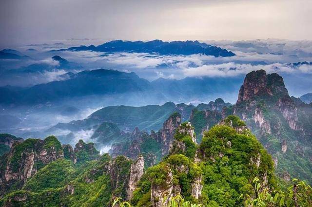 清西陵,荆轲塔,洪崖山,龙湖,云蒙山,紫荆关,燕下都遗址,南湖自然风景