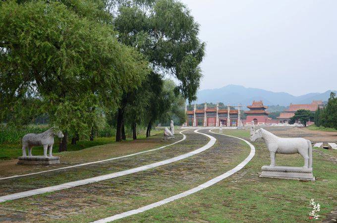 陵墓|探访清东陵，这座陵墓埋葬了一位皇帝，四位皇后，四十八位嫔妃
