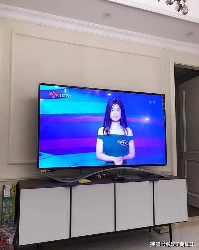 郭晓敏|晒晒主持人李好的豪宅，室内还有个旋转楼梯，郭晓敏在家就像公主