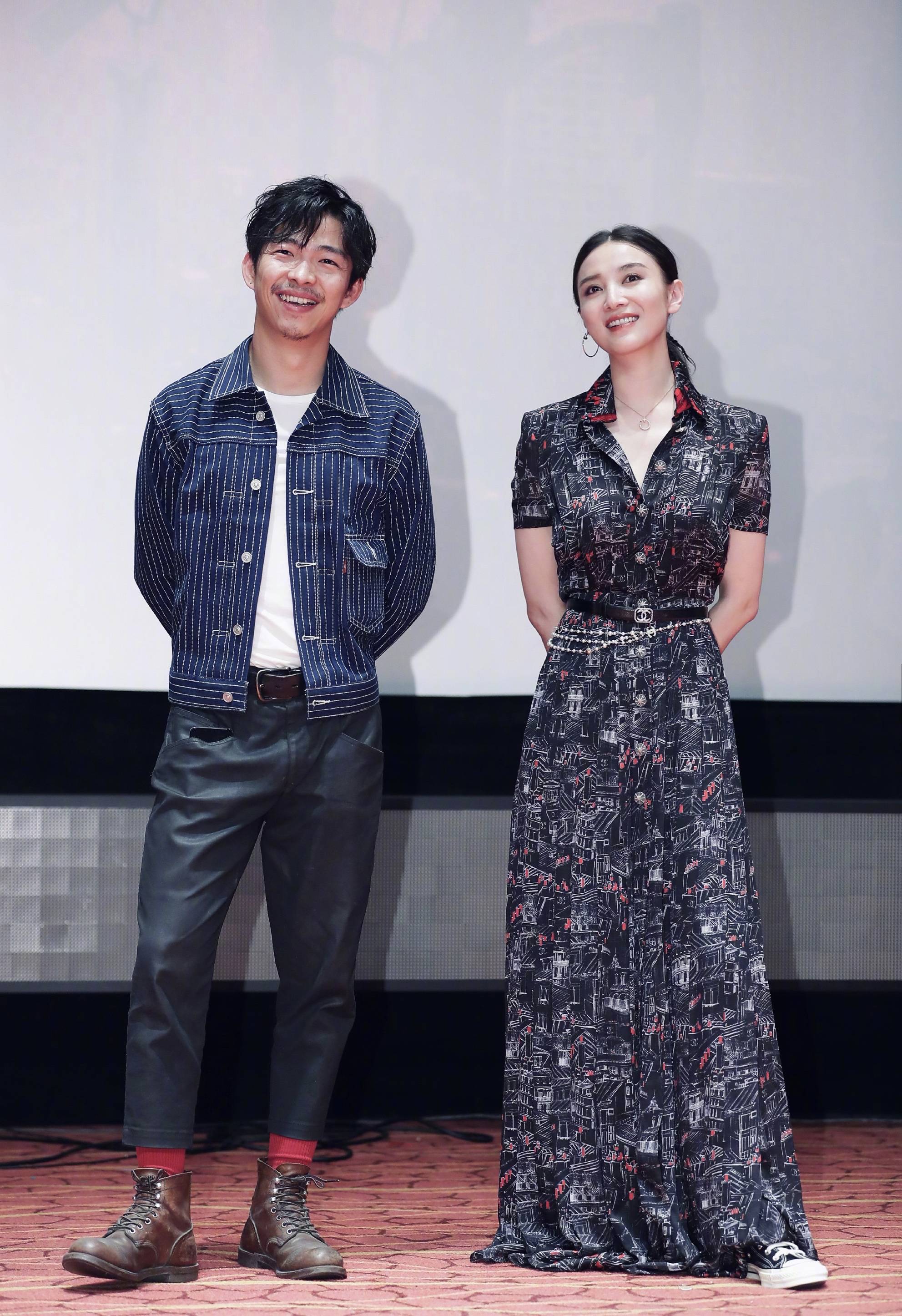 连换|小宋佳久违露面，参加活动连换三套服装大秀时髦度，真是衣服架子