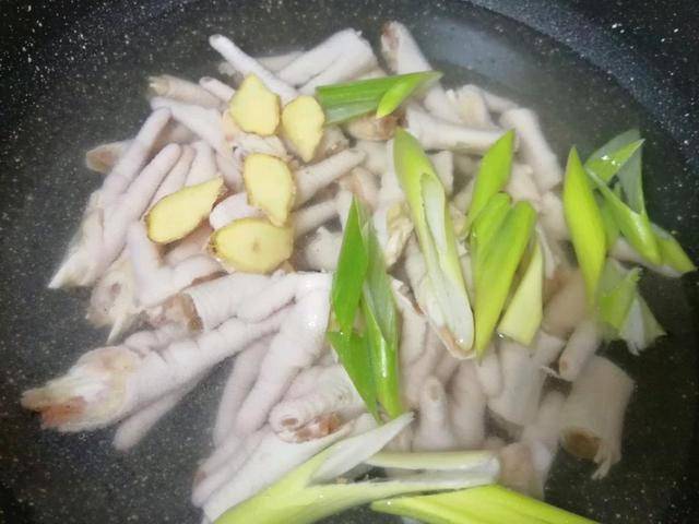 如何制作泡辣椒酸 30992e20af7b49f397743c9bcb572a2a.jpeg