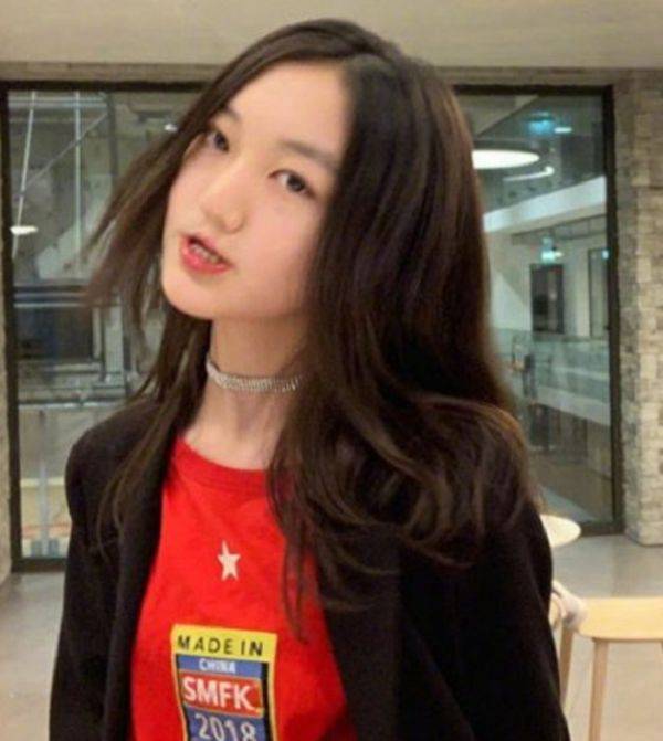 衣品大|李嫣恢复后衣品大提升！高冷气质酷似王菲，又一宅男女神诞生