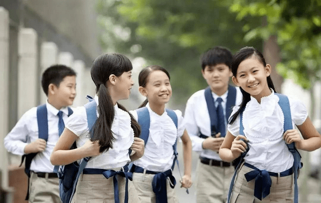 原创郑嘉颖二胎得子，家中两个小王子，高颜值的一家四口真幸福