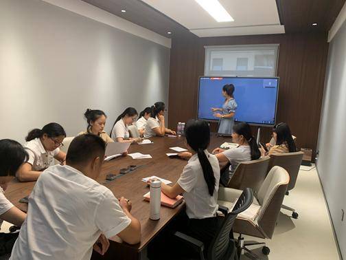 进行时|MAXHUB百城品鉴进行时：科技赋能青啤集团信息化转型、火神山智慧抗疫