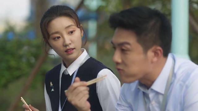 许飞，你要用道歉洗白，还是要多跟张萌学学啊