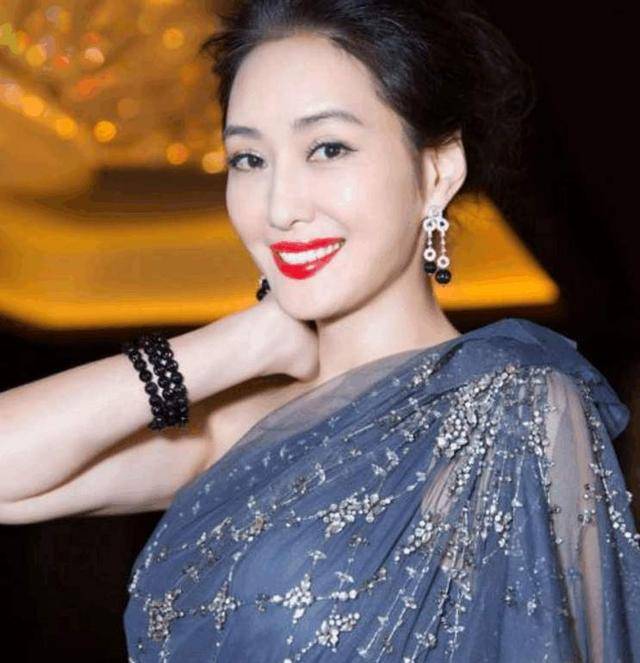 曾当|坚强的孟广美：曾当8年保姆，被外国男友骗5亿，今53岁美到认不出