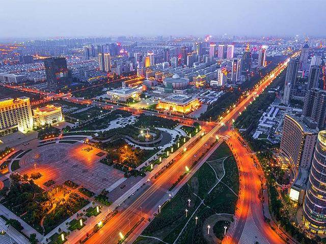 西安gdp突破两万亿_中国万亿俱乐部西安(3)