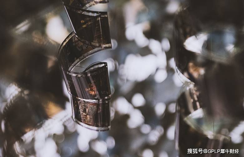 季亏|迪士尼想钱想疯了？第三财季亏47.21亿美元 《花木兰》线上发行价200元