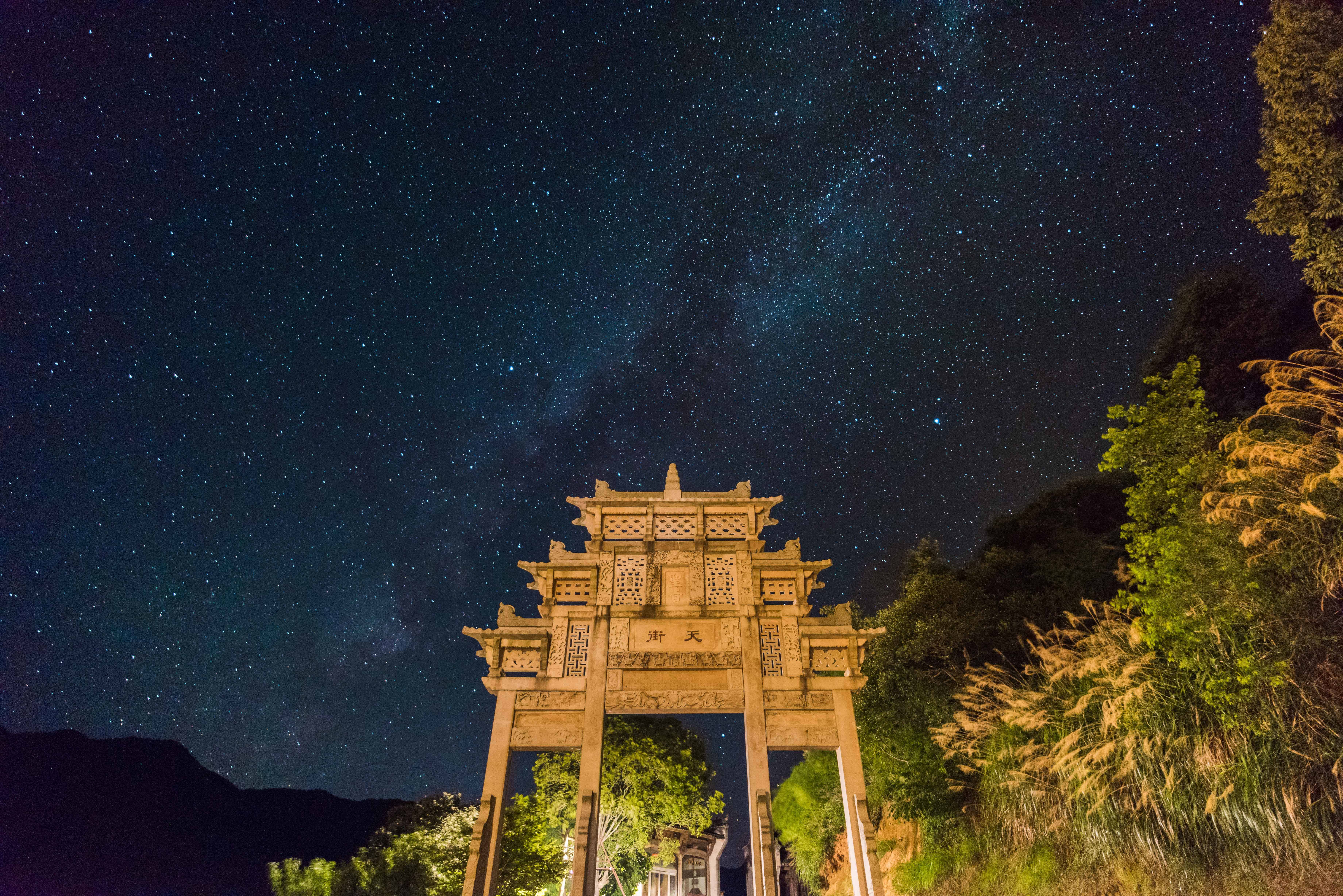 篁岭夜景:灯光很美,星光很亮