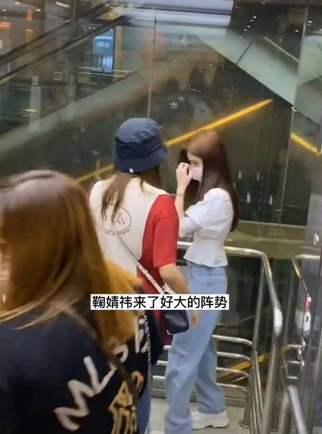 鞠婧祎被曝耍大牌，乘坐公共电梯先把人赶出去