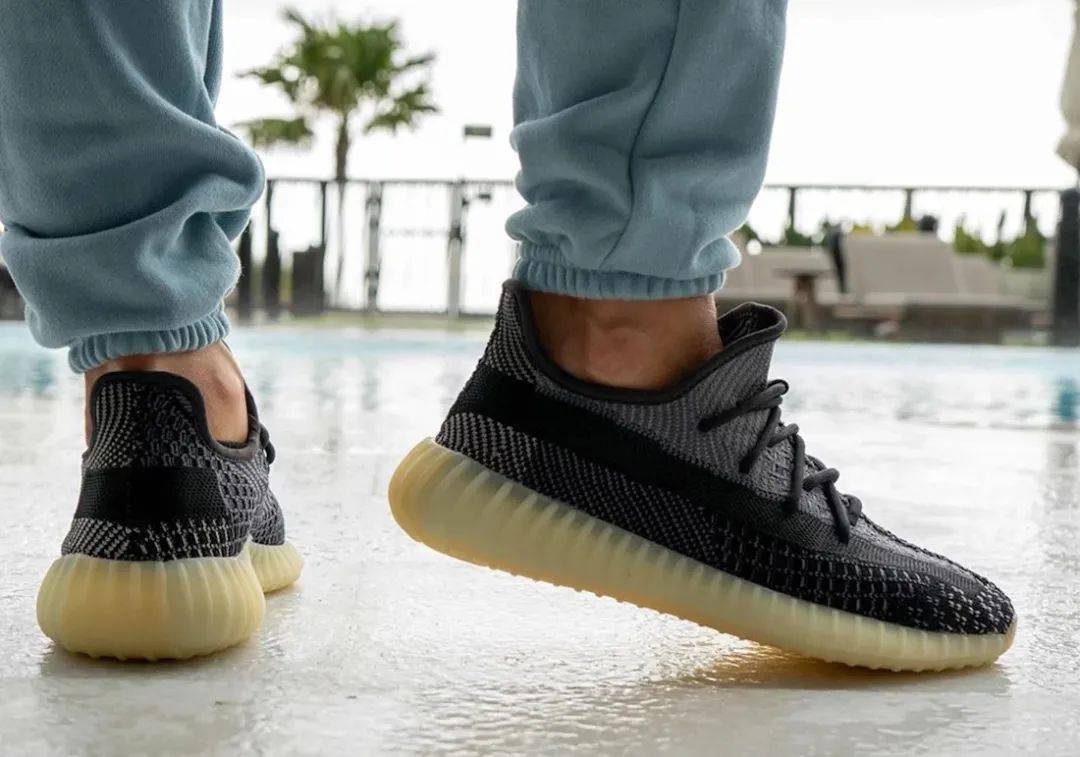 yeezy 350 奥利奥真香?先给曝光的上脚图打个分吧