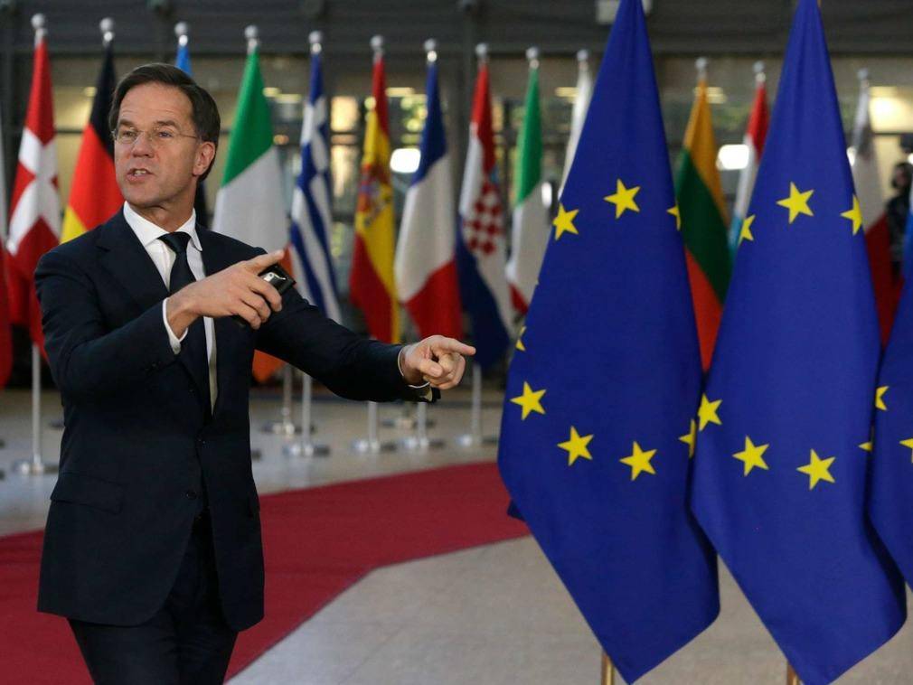 欧盟整体gdp下滑_欧盟国旗(2)