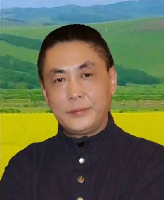 获中国当代杰出民族诗人诗歌奖的蒙古族诗人:舒洁