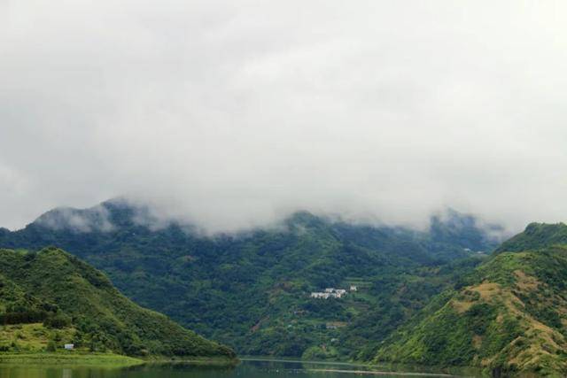 圣水湖 7a3e21536b664a269185bf5354a95619.jpeg