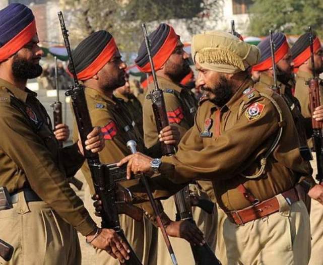 为啥印度士兵宁花30分钟裹头巾， 也不愿戴钢盔