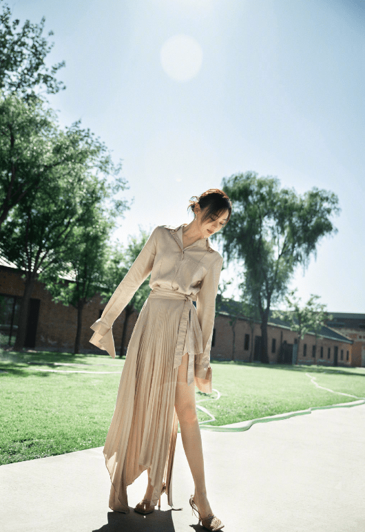 运动服|袁姗姗酷爱穿运动服，难怪被黑，这么“做作”的方式都想得出来