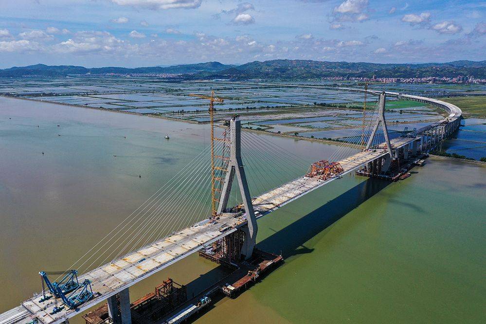 潮汕环线高速公路榕江特大桥主桥今合龙,跟航拍镜头回顾大桥建设历程