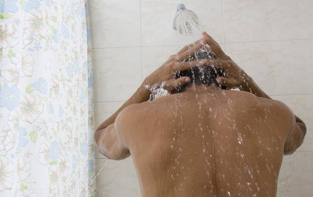 洗澡后血压会升高还是降低 1b5bfb3a56a242caa1a9b1fd9332d80f.jpeg