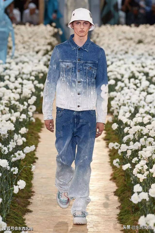 Nike|Off-White2020春夏系列，有和Nike等联乘鞋款，白色和涂鸦服装