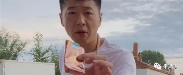 "来根华子"突然在网络上蹿火,并在各大社交平台被当做"交际"表情包.