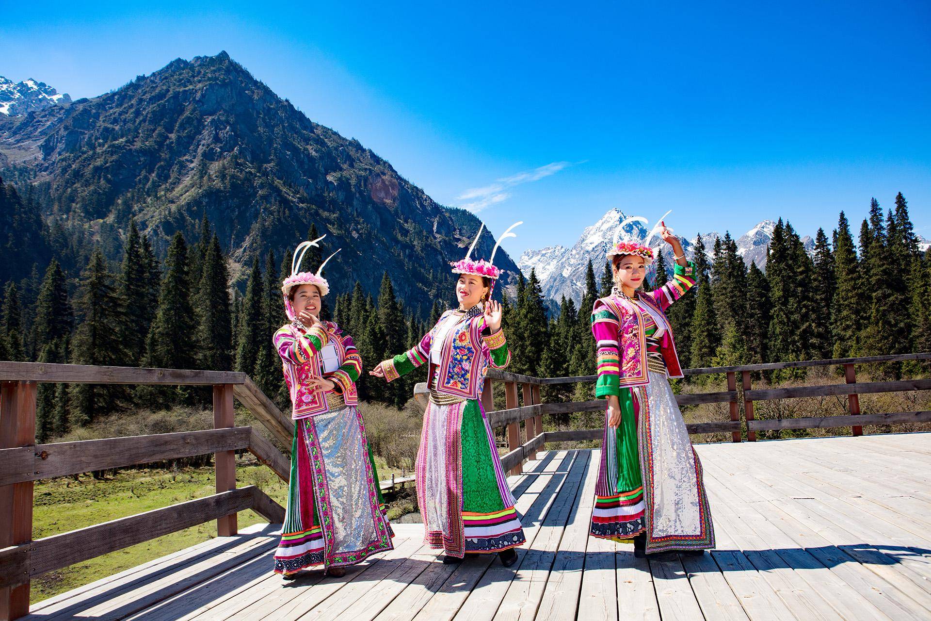 九寨沟草地乡生态之旅,探索世外桃源里的白马藏族