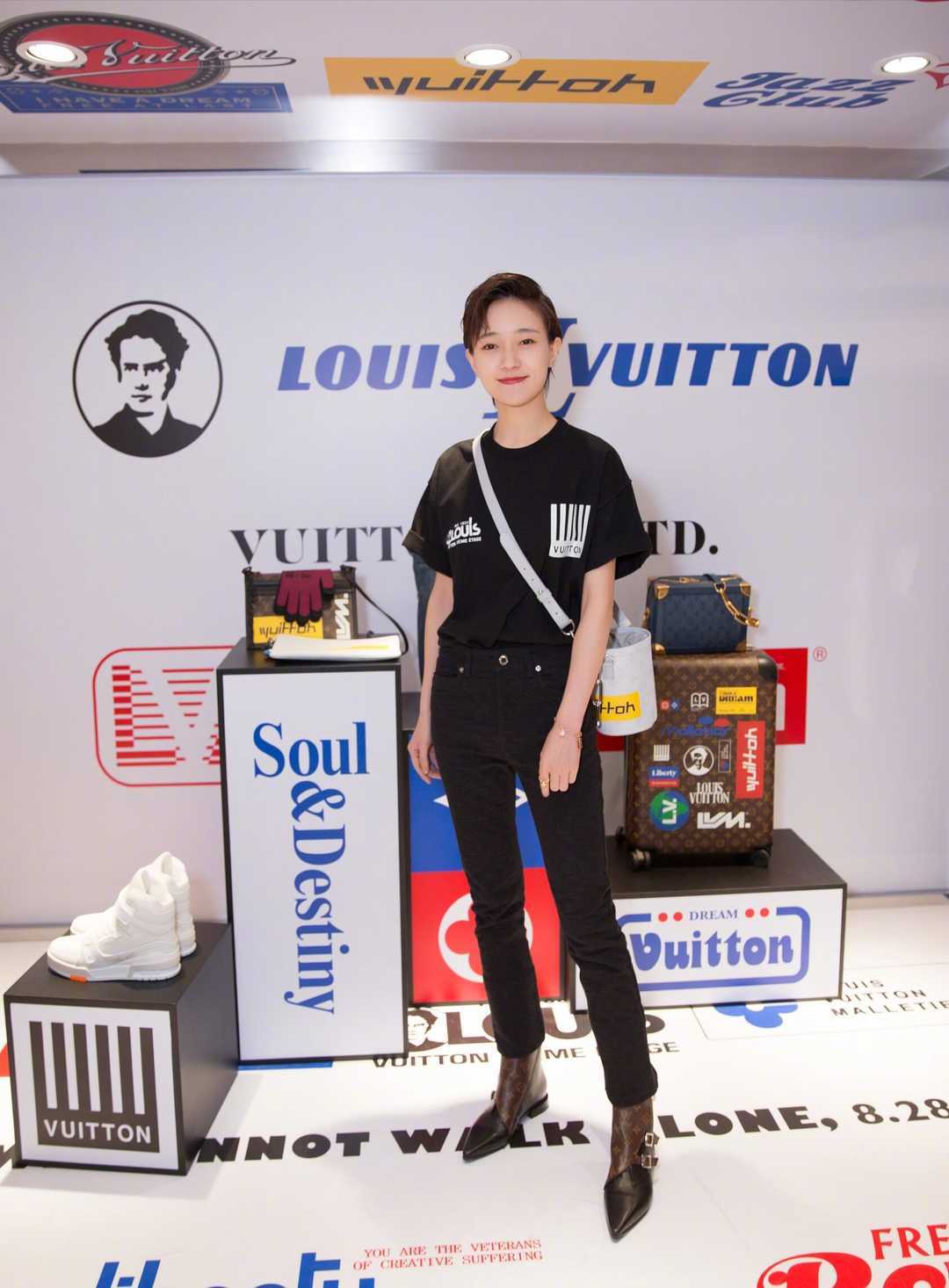 尖头|焦俊艳气质全开，穿一双尖头的短靴，更能突出她强大的气场！