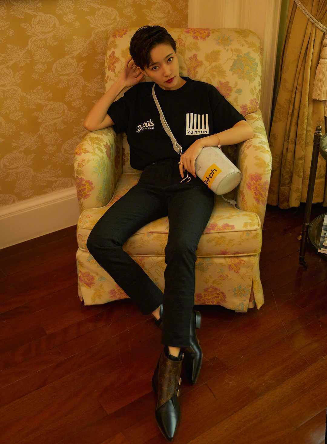 尖头|焦俊艳气质全开，穿一双尖头的短靴，更能突出她强大的气场！