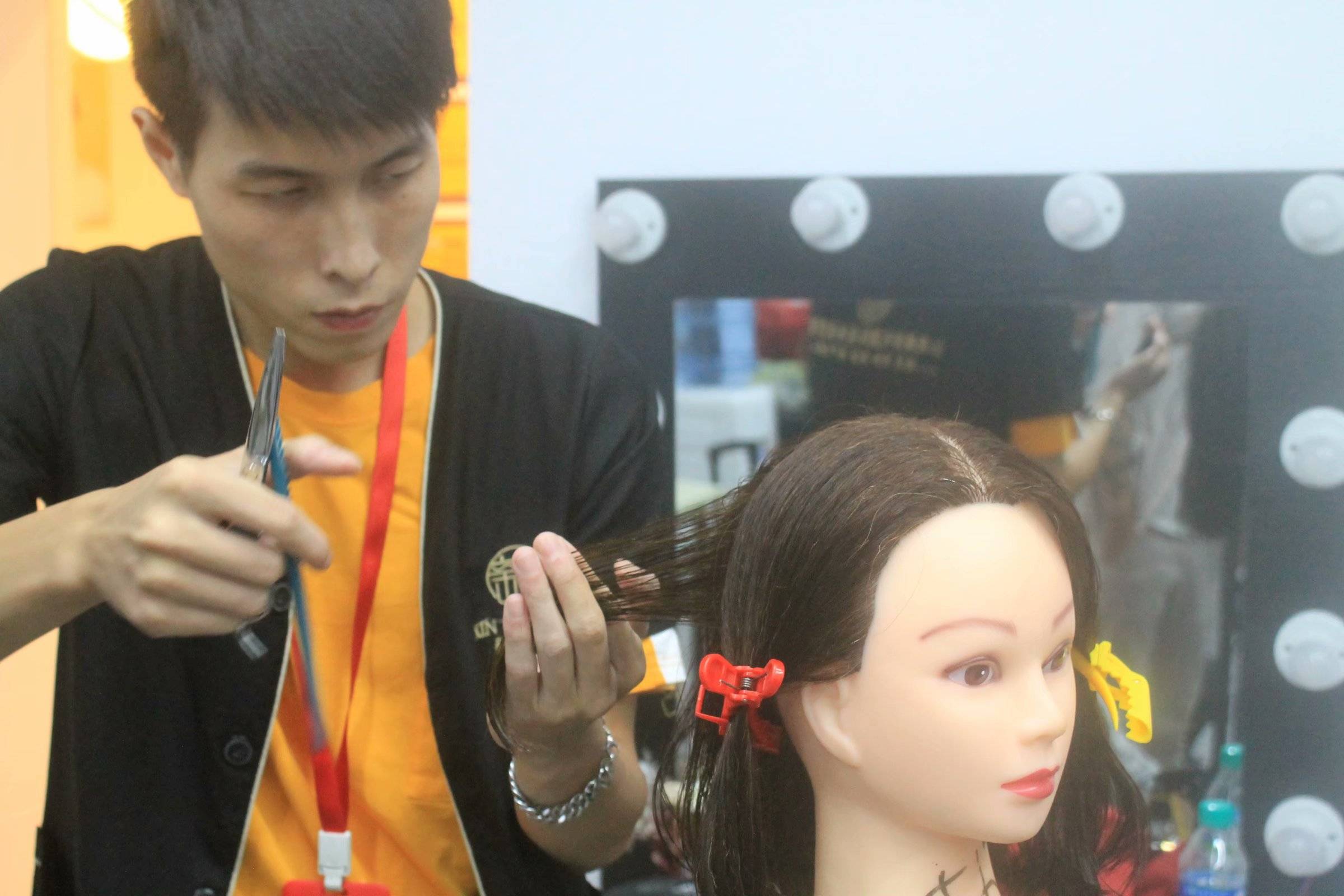 见闻记录|为什么学美容美发要去新好代学校，而不是在店里做学徒？