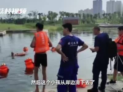 孩子玩耍落水母亲施救溺亡，孩子痛哭：我错了，妈妈还有救吗