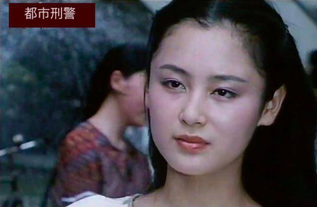因长相太漂亮，21岁的陈红在这部破案片中，愣是把女配演成了女主！_影片