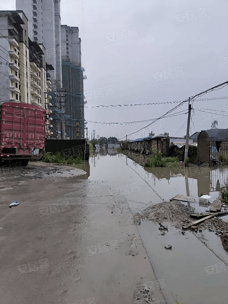 网友反映河北迁安防疫用铁丝绑门〖唐山迁安是封城了吗〗