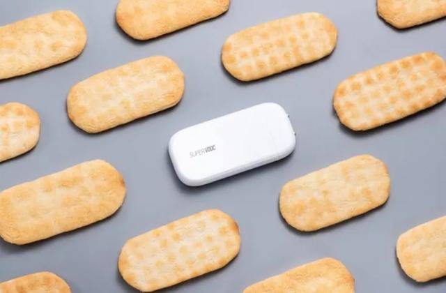 充电|OPPO还没发售的饼干充电头，能做到50W快充吗？