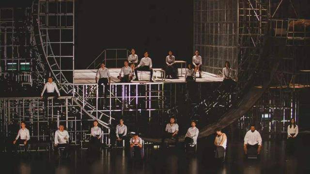 孟京辉|孟京辉话剧《茶馆》演出过程中，被观众砸场子事件始末