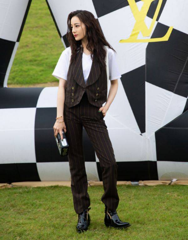 疲态|热巴活动生图被疯传，一脸疲态如老阿姨，粉丝该承认现实了