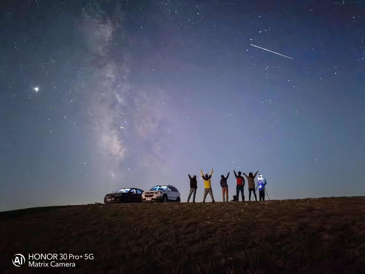 荣耀30 系列纪录浪漫流星雨 追星逐日之后再次上演流星视觉盛宴 手机