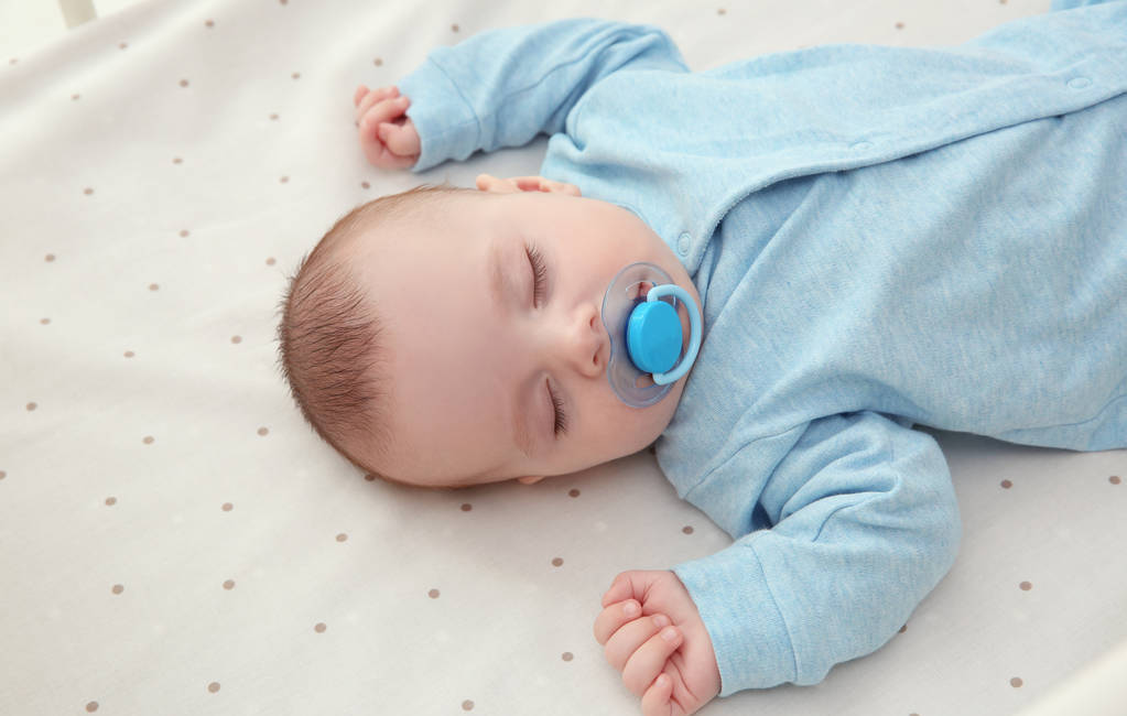 家长|家长最好及时干涉，否则将来多半长得矮孩子四种睡觉习惯