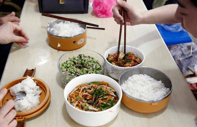 脾胃|“压垮”孩子脾胃的4种早餐，第一种最常见，家长别在“虐”娃了