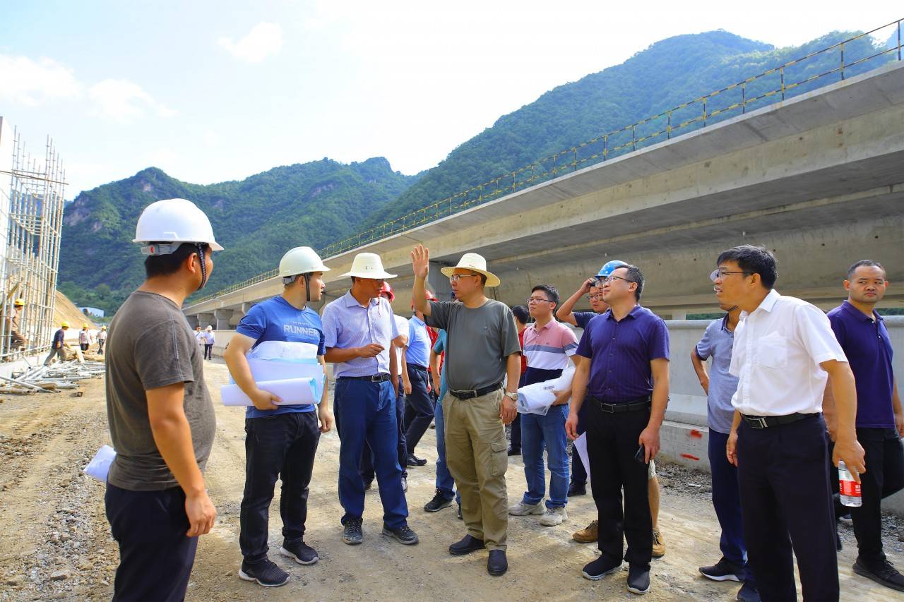 郑万高铁神农架站站场建设听证会在中铁一局郑万项目部召开