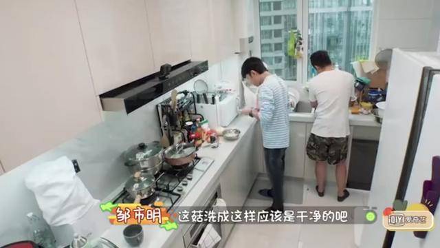 冉莹颖|原创王祖蓝邀请邹市明下厨遭谴责!拳迷:为啥不给邹市明冉莹颖穿拖鞋