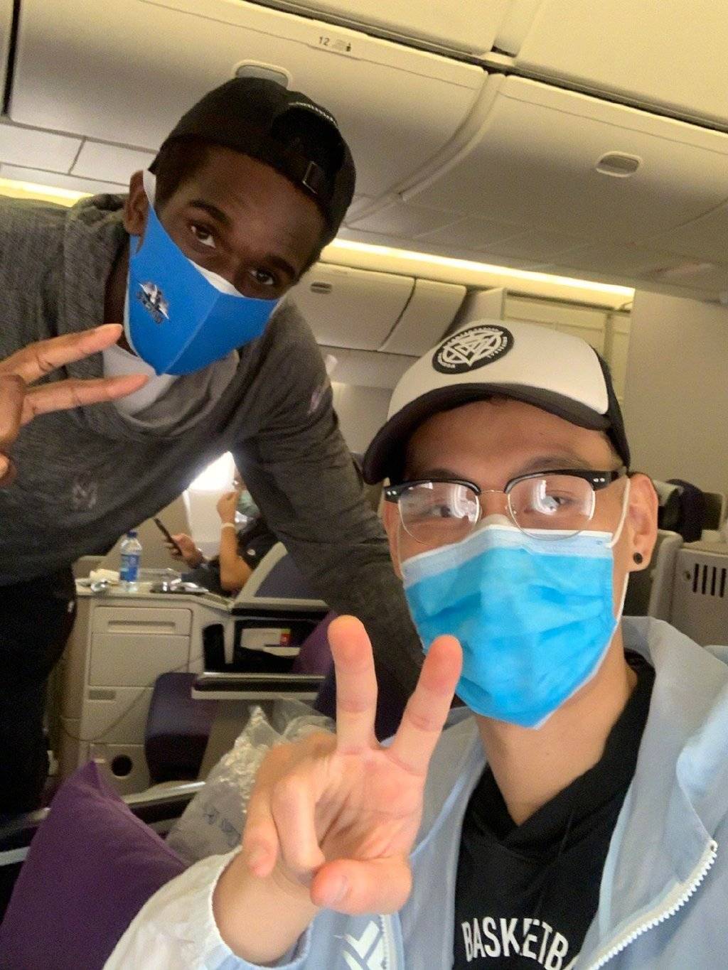 林书豪启程返美:分别时都会说拜拜 但我这次宁愿说再见