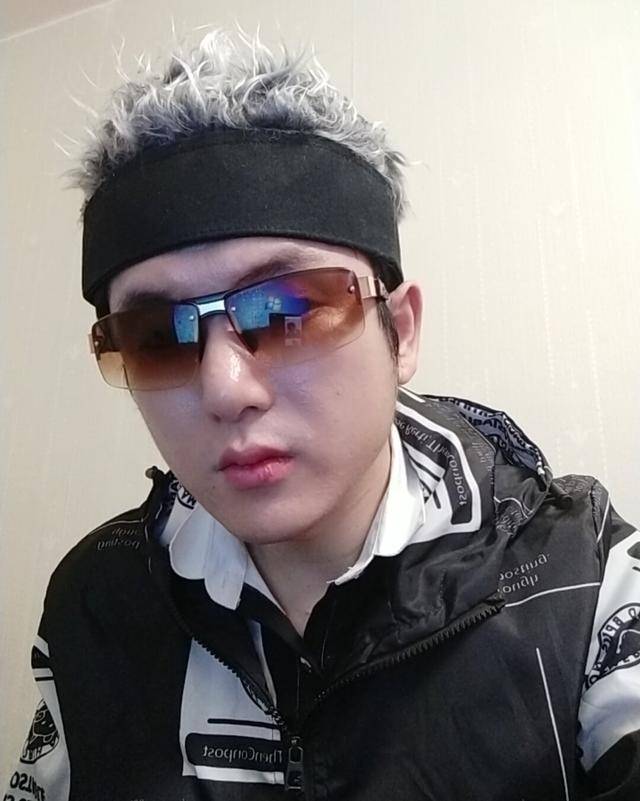 质疑|原创网友质疑著名作家是人妖跟一龙关系不一般，一龙：我跟他没关系