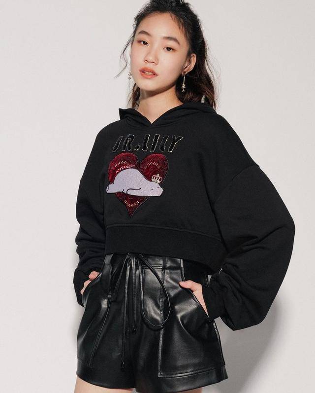 好身材|小s二女儿拍大片秀好身材，Lily笑容甜美曾被称为女版易烊千玺