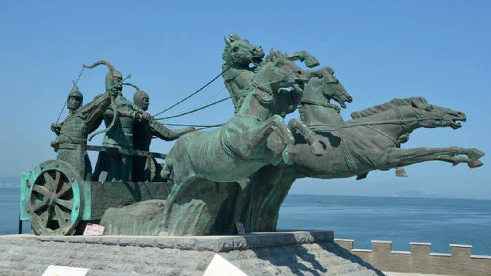 大型马拉车雕塑,古代将军出征雕塑,战马战车雕塑