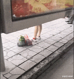 搞笑趣图:女友跟我说左边的帅,当即我就分手了:两人三观不合