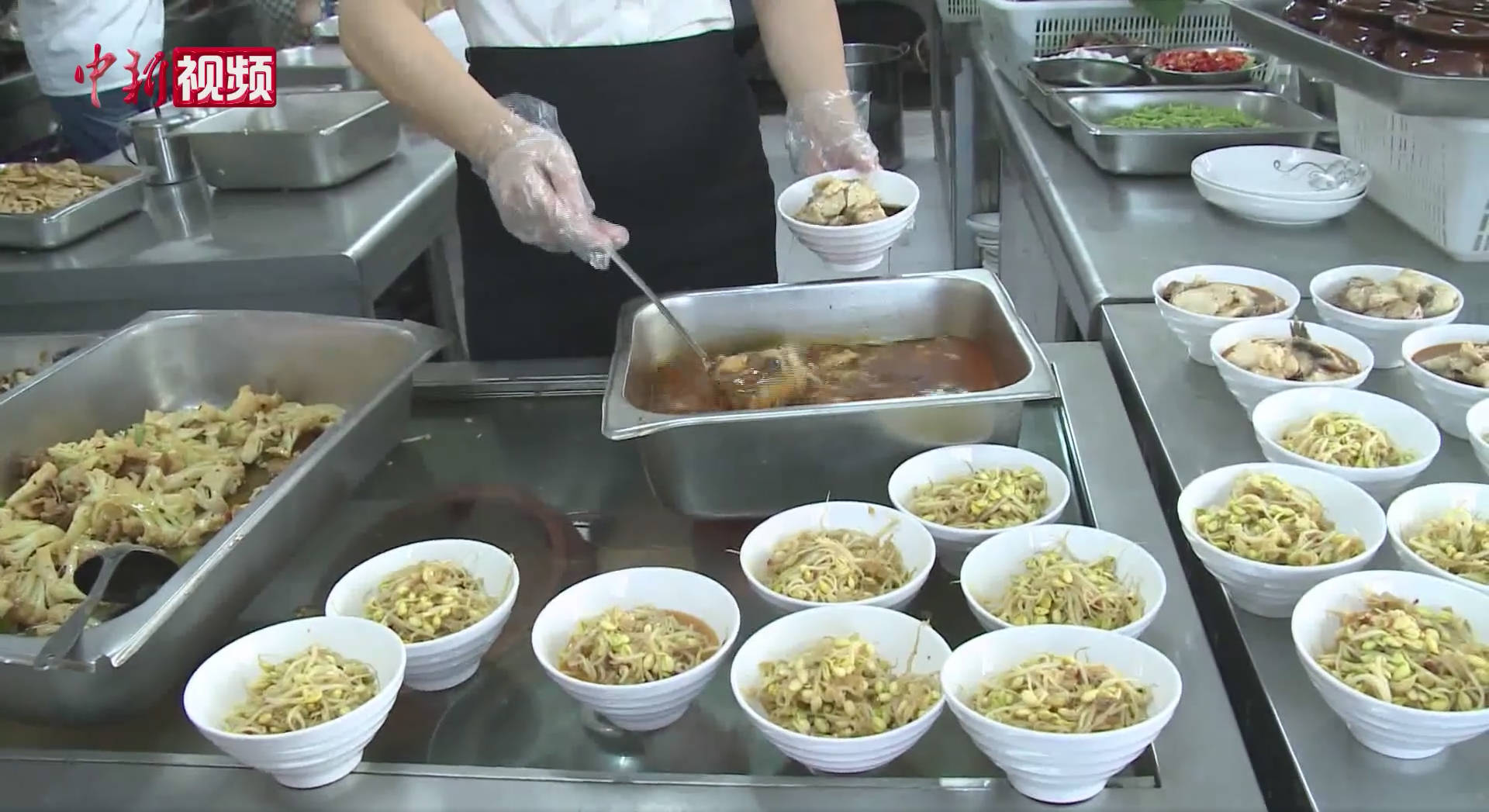 拒绝餐饮浪费,江西理工大学食堂光盘换水果